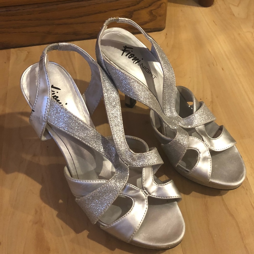 Fioni Night Silver 5’ Heels